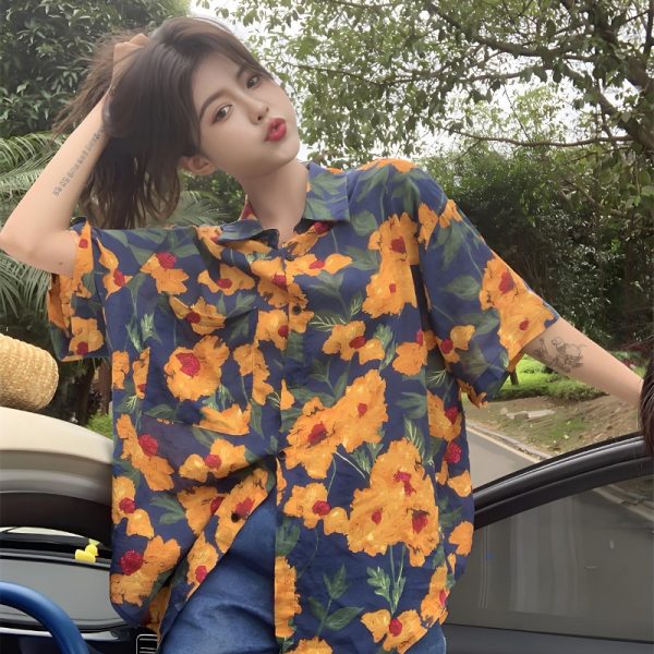 Plus Size Retro Floral Short Sleeve Shirt for Women | Loose Casual Summer Beach Top in Hong Kong Style