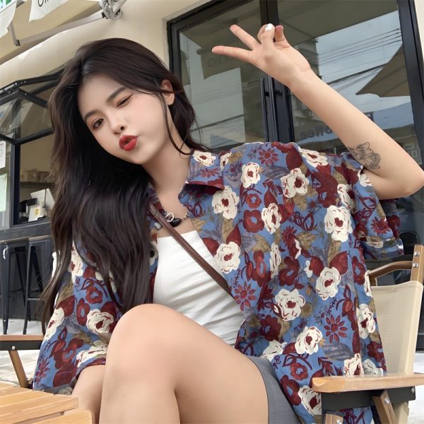 Plus Size Retro Floral Short Sleeve Shirt for Women | Loose Casual Summer Beach Top in Hong Kong Style