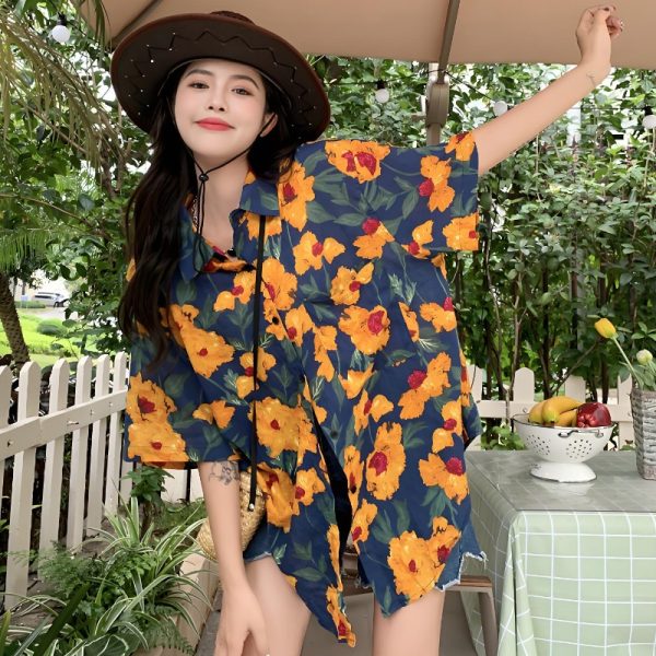 Plus Size Retro Floral Short Sleeve Shirt for Women | Loose Casual Summer Beach Top in Hong Kong Style