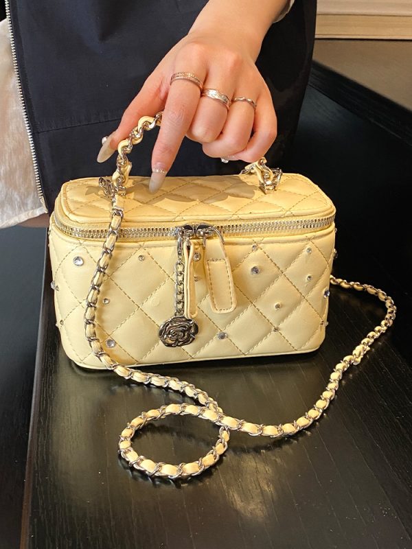 Quilted Chain Bucket Bag - Minimalist Elegant Shoulder Bag for Summer 2025, Exquisite and Trendy Design