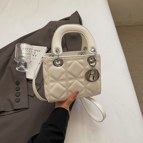 Quilted Chanel-Style Handbag for Women, 2025 Spring Versatile Shoulder Bag, High-End Crossbody Design, Fashionable Chic Accessory