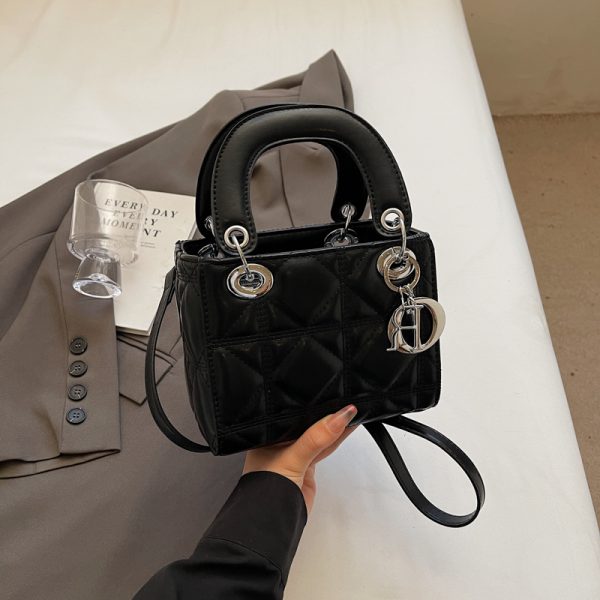 Quilted Chanel-Style Handbag for Women, 2025 Spring Versatile Shoulder Bag, High-End Crossbody Design, Fashionable Chic Accessory
