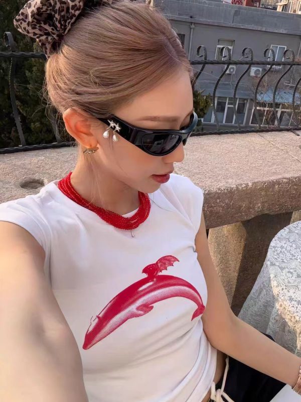Red Dolphin Print Slim-Fit T-Shirt - Round Neck, Short Sleeves, Y2K Style for Trendy Casual Wear