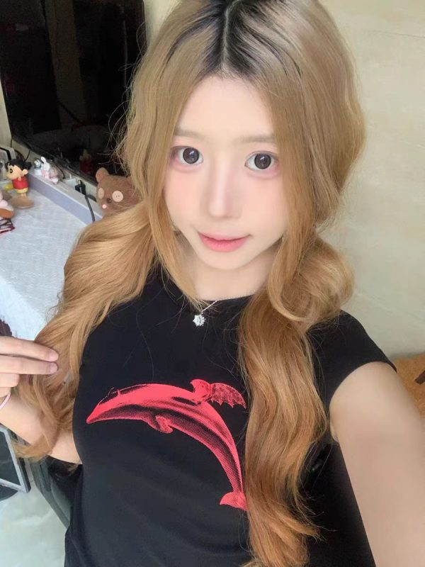Red Dolphin Print Slim-Fit T-Shirt - Round Neck, Short Sleeves, Y2K Style for Trendy Casual Wear