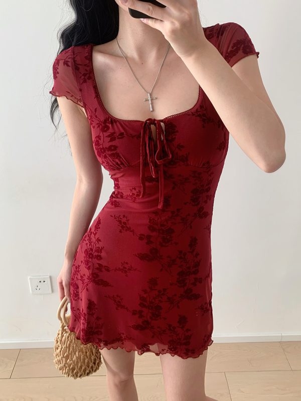 Red Floral Short Sleeve Dress with Slimming Waist - Women's Fast Fashion French Style Skirt, Perfect for 90s and Y2K Aesthetic