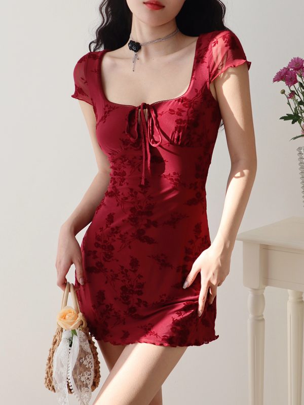 Red Floral Short Sleeve Dress with Slimming Waist - Women's Fast Fashion French Style Skirt, Perfect for 90s and Y2K Aesthetic