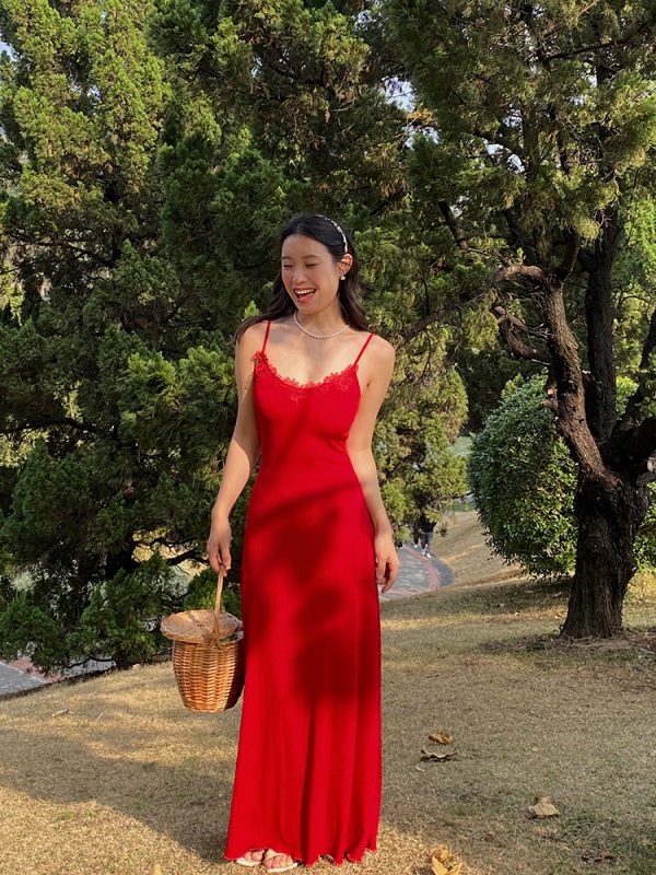 Red Lace Spaghetti Strap Dress - Fitted Waist, Long French Vacation Style with Built-In Chest Pad, Perfect for Summer Events