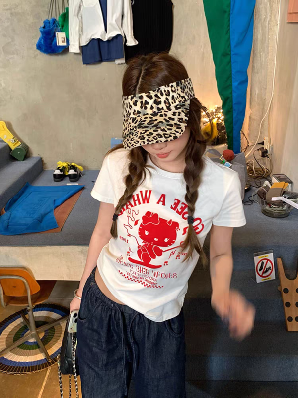 Retro American Short Sleeve Little Devil Kitty Print Round Neck Slim Fit Top for Women - Quirky Versatile Style