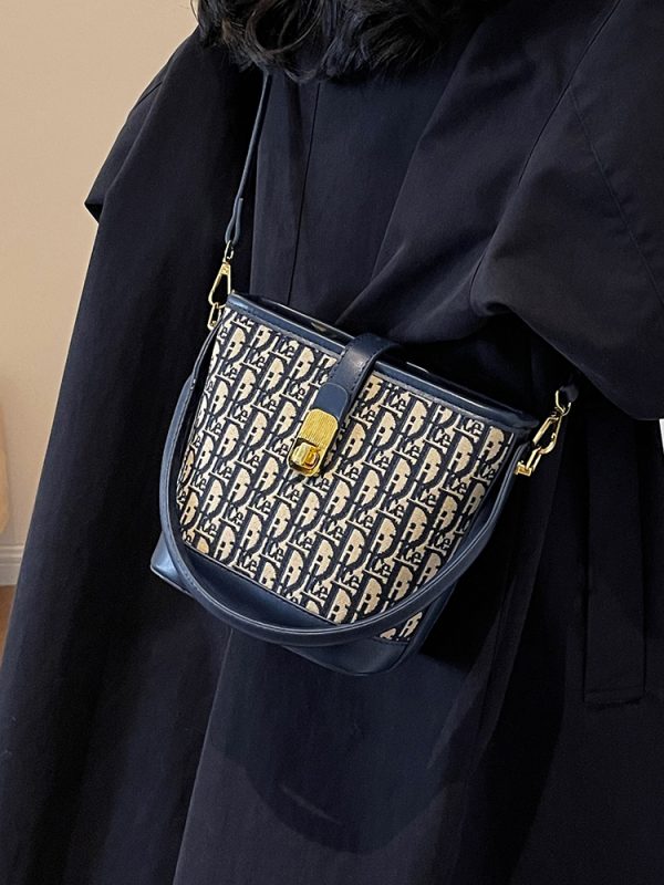 Retro Casual Bucket Bag for Women - High-End Fashion Shoulder Bag - 2025 Autumn Winter Niche Design