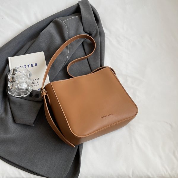 Retro Casual Shoulder Bag for Women - Trendy Spring Summer 2025 Bucket Crossbody Bag for Commuting and Everyday Use