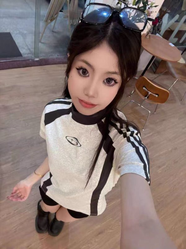 Retro Color-Blocked Raglan Short Sleeve T-Shirt for Women, Slim Fit Sporty Top, Summer Style for Trendy Girls