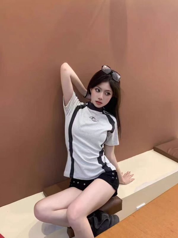 Retro Color-Blocked Raglan Short Sleeve T-Shirt for Women, Slim Fit Sporty Top, Summer Style for Trendy Girls