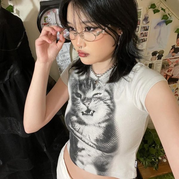 Retro Cute Kitten Print T-Shirt - Slim Fit Short Sleeve Top, Flattering and Versatile, Perfect for Y2K and 90s Inspired Fashion