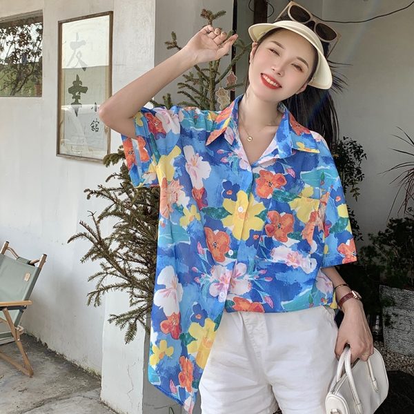 Retro Floral Loose Short-Sleeve Shirt for Women - Hawaiian Beach Top, Unique Niche Design, Perfect for Y2K and 90s Style