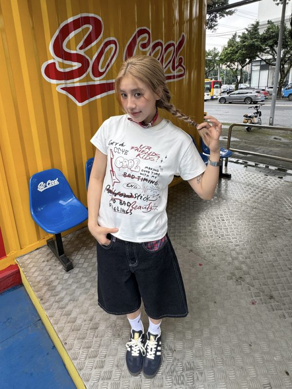 Retro Graffiti Hand-Painted Short Sleeve T-Shirt for Women - Casual Summer Top in American Style, Y2K Vibe