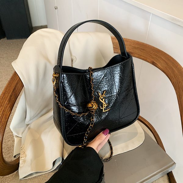 Retro High-End Oil Wax Leather Bucket Bag for Women - Trendy Versatile Shoulder Bag for Winter 2025 Fashion