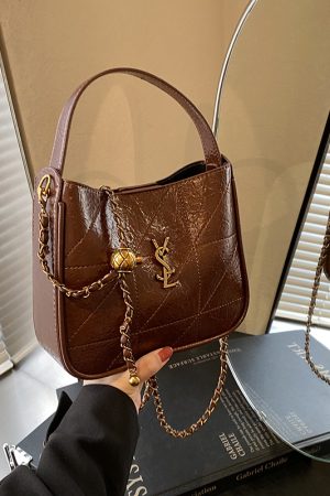 Retro High-End Oil Wax Leather Bucket Bag for Women - Trendy Versatile Shoulder Bag for Winter 2025 Fashion