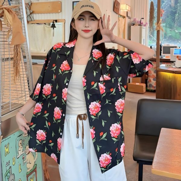 Retro Hong Kong Style Short-Sleeved Floral Shirt for Women - Hawaiian Batik Collar Loose Casual Top for Seaside Vacation