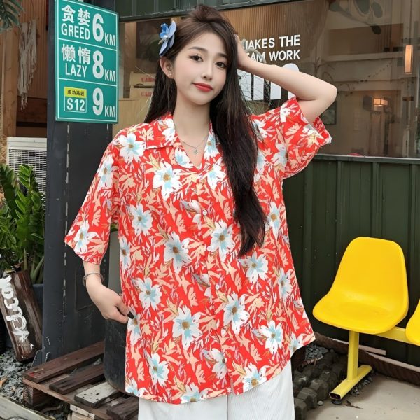 Retro Hong Kong Style Short-Sleeved Floral Shirt for Women - Hawaiian Batik Collar Loose Casual Top for Seaside Vacation