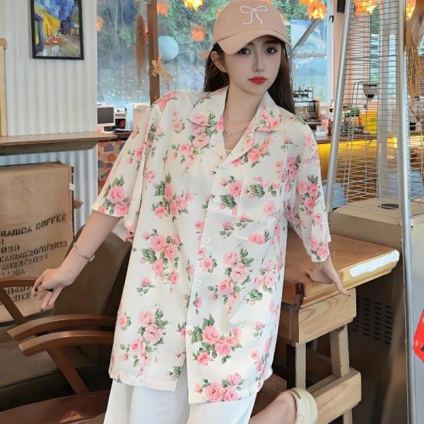 Retro Hong Kong Style Short-Sleeved Floral Shirt for Women - Hawaiian Batik Collar Loose Casual Top for Seaside Vacation
