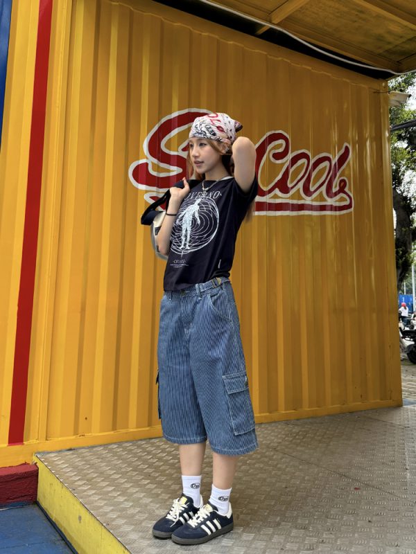Retro Multi-Pocket Striped Denim Shorts for Men and Women - Loose Fit Street Style Summer Three-Quarter Pants