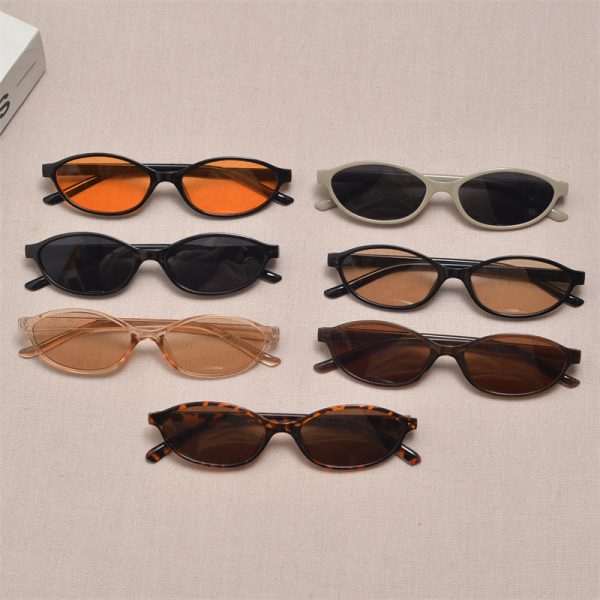 Retro Oval Narrow-Frame Sunglasses for Men and Women - Trendy Small Face Fit, Hip-Hop and Street Style, Ideal for Parties and Runway