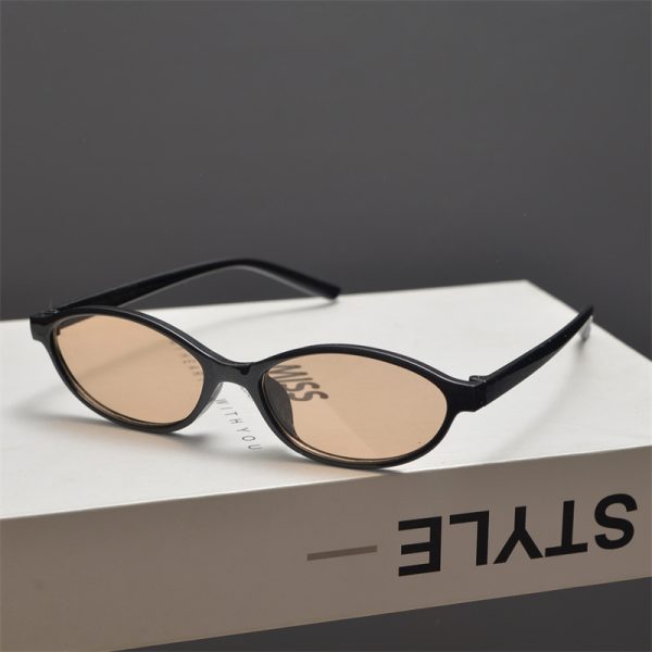 Retro Oval Narrow-Frame Sunglasses for Men and Women - Trendy Small Face Fit, Hip-Hop and Street Style, Ideal for Parties and Runway