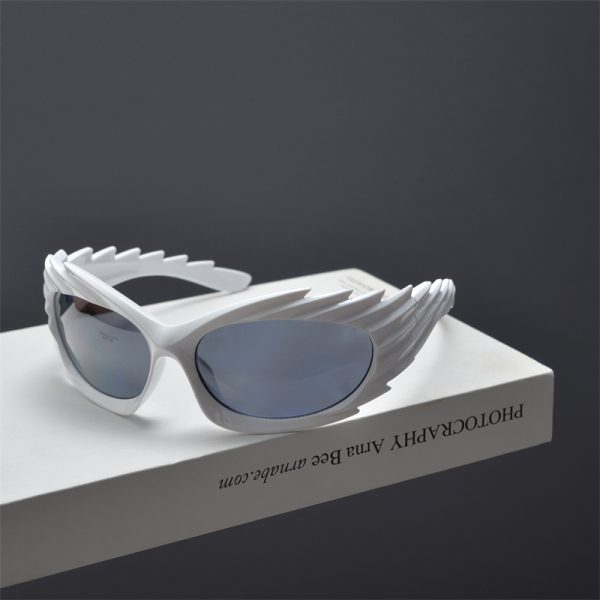 Retro Punk Asymmetric Winged Sunglasses for Men and Women - Trendy Street Style Eyewear for Millennial Fashion