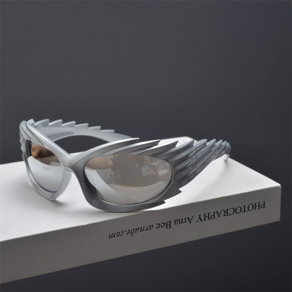 Retro Punk Asymmetric Winged Sunglasses for Men and Women - Trendy Street Style Eyewear for Millennial Fashion