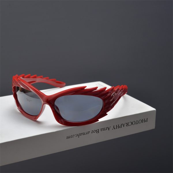 Retro Punk Asymmetric Winged Sunglasses for Men and Women - Trendy Street Style Eyewear for Millennial Fashion