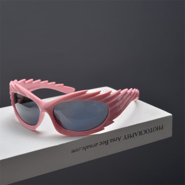 Retro Punk Asymmetric Winged Sunglasses for Men and Women - Trendy Street Style Eyewear for Millennial Fashion