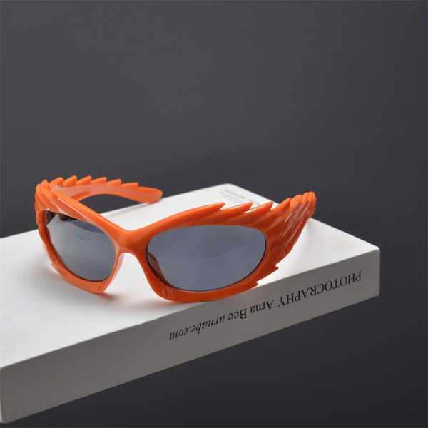 Retro Punk Asymmetric Winged Sunglasses for Men and Women - Trendy Street Style Eyewear for Millennial Fashion