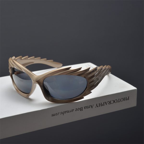 Retro Punk Asymmetric Winged Sunglasses for Men and Women - Trendy Street Style Eyewear for Millennial Fashion