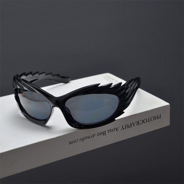 Retro Punk Asymmetric Winged Sunglasses for Men and Women - Trendy Street Style Eyewear for Millennial Fashion