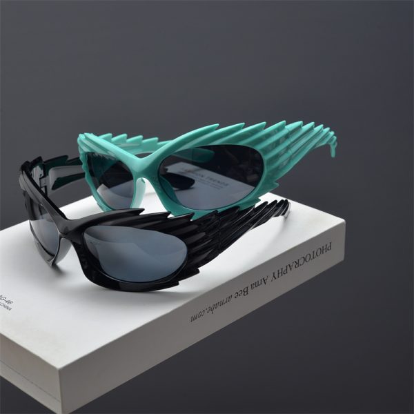 Retro Punk Asymmetric Winged Sunglasses for Men and Women - Trendy Street Style Eyewear for Millennial Fashion