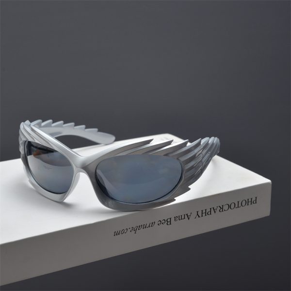 Retro Punk Asymmetric Winged Sunglasses for Men and Women - Trendy Street Style Eyewear for Millennial Fashion