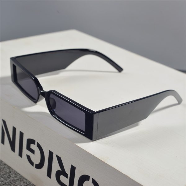 Retro Rectangular Narrow-Frame Sunglasses for Men and Women - Trendy Hip-Hop Street Style, Disco-Inspired Fashion Eyewear