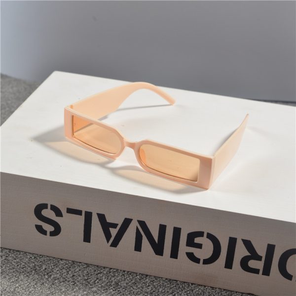 Retro Rectangular Narrow-Frame Sunglasses for Men and Women - Trendy Hip-Hop Street Style, Disco-Inspired Fashion Eyewear