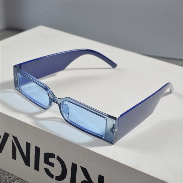 Retro Rectangular Narrow-Frame Sunglasses for Men and Women - Trendy Hip-Hop Street Style, Disco-Inspired Fashion Eyewear