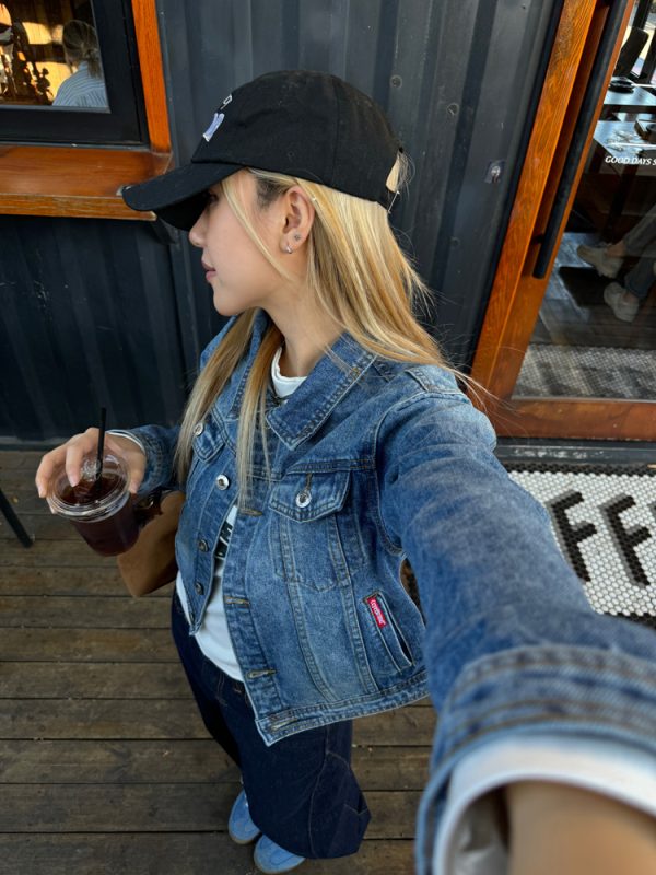 Retro Slim-Fit Denim Jacket for Women - American Style with Lapel, Versatile Splicing, Perfect for Autumn Fashion