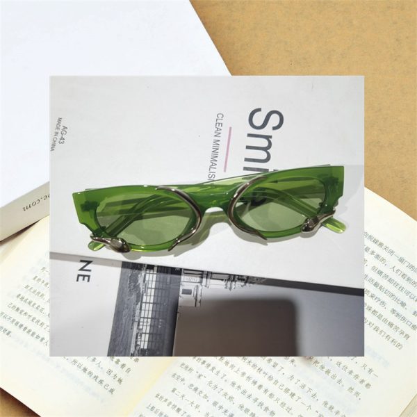 Retro Snake-Shaped Cat-Eye Sunglasses for Women - Millennium Style Korean Trendy Hip-Hop Party Eyewear