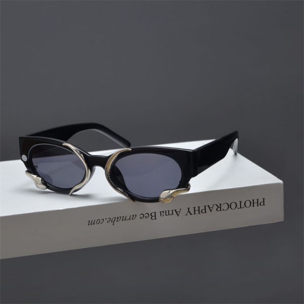 Retro Snake-Shaped Cat-Eye Sunglasses for Women - Millennium Style Korean Trendy Hip-Hop Party Eyewear
