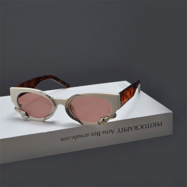 Retro Snake-Shaped Cat-Eye Sunglasses for Women - Millennium Style Korean Trendy Hip-Hop Party Eyewear