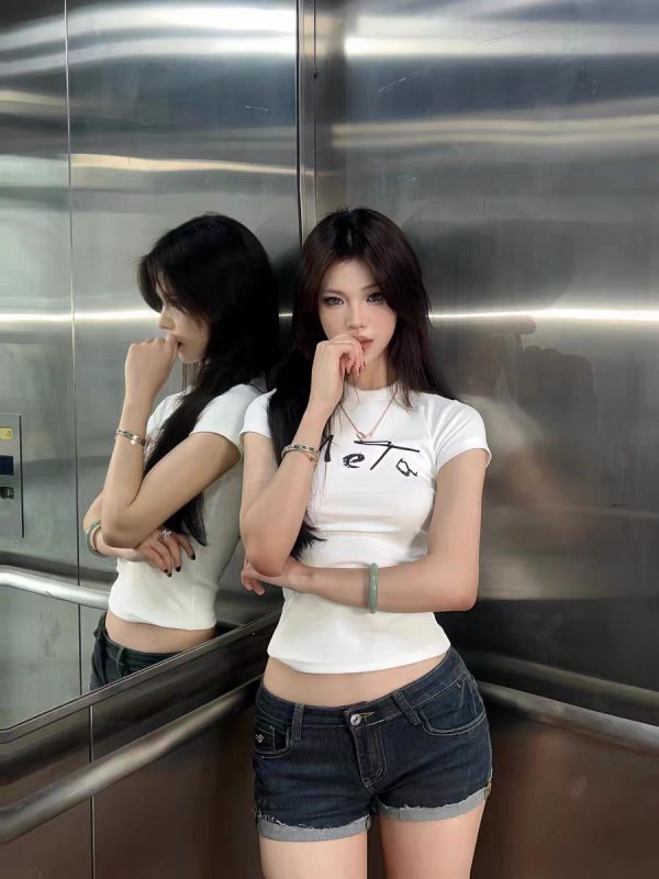 Retro Spicy Girl Letter Print Short Sleeve T-Shirt for Women - Waist-Cinching, Slim-Fit Stretchy Summer Top