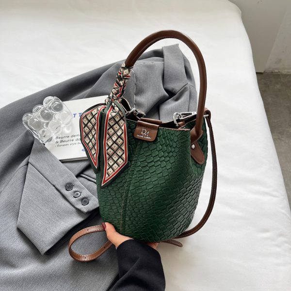 Retro Women's Bucket Bag - 2025 Autumn Style Diamond-Patterned Minimalist Shoulder Handbag
