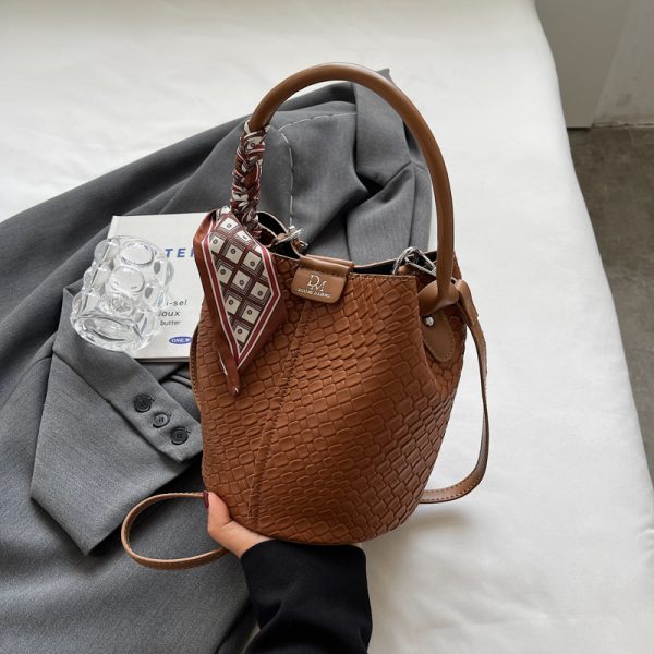 Retro Women's Bucket Bag - 2025 Autumn Style Diamond-Patterned Minimalist Shoulder Handbag