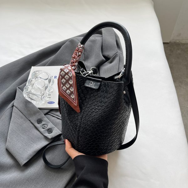 Retro Women's Bucket Bag - 2025 Autumn Style Diamond-Patterned Minimalist Shoulder Handbag