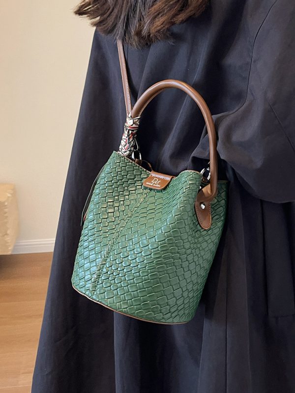 Retro Women's Bucket Bag - 2025 Autumn Style Diamond-Patterned Minimalist Shoulder Handbag