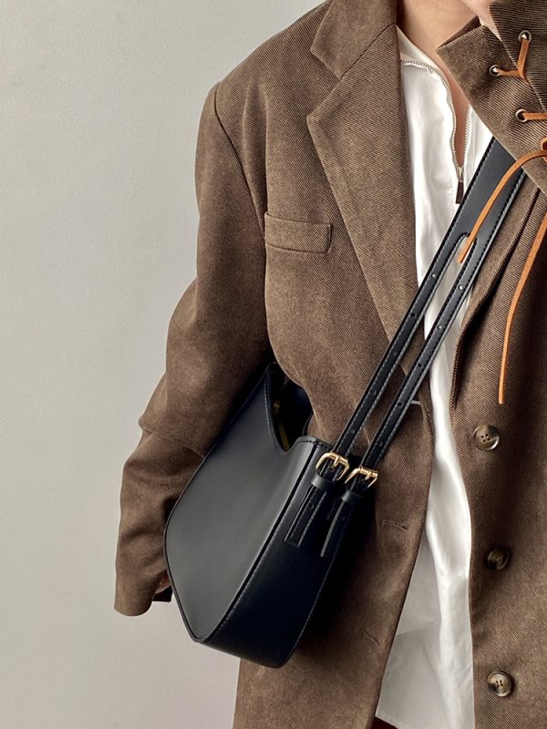 Retro Women's Underarm Saddle Bag - Versatile Crossbody Bag for Spring/Summer 2025, Trendy Niche Design, Chic and Stylish