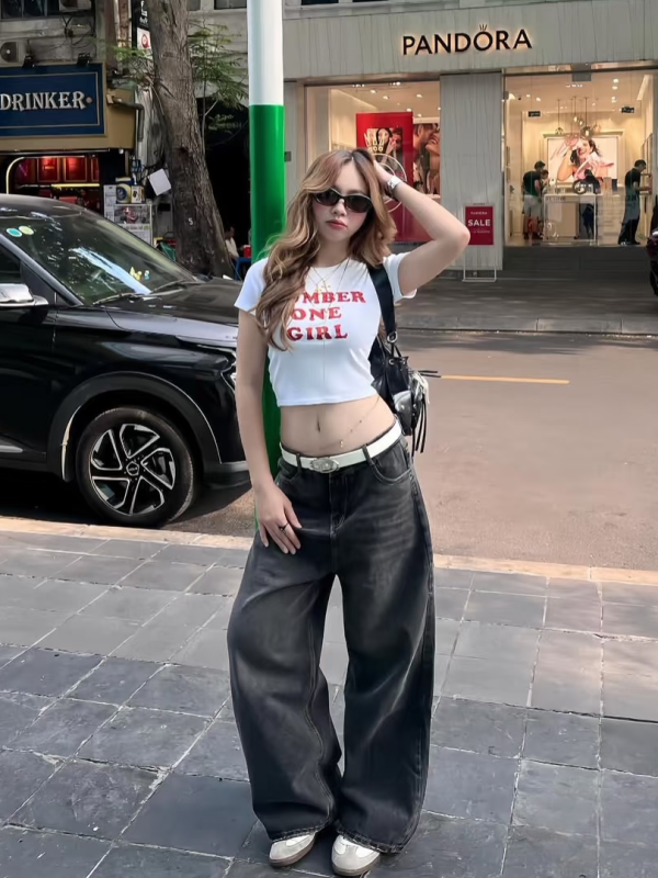 Sexy American Style Short Sleeve Crop Top T-Shirt for Women with Shoulder Letter Print, Slim Fit Midriff-Baring Inner Wear